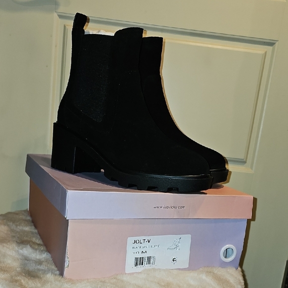 Lisa*Vicky Shoes - LISA VICKY-Women's Black Suede Ankle Boots Size 10. NIB!